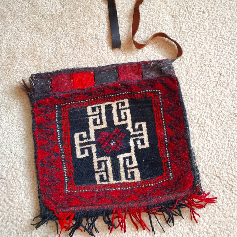 Indigenous Vintage Red and Black Carpet Women's Shoulder Bag